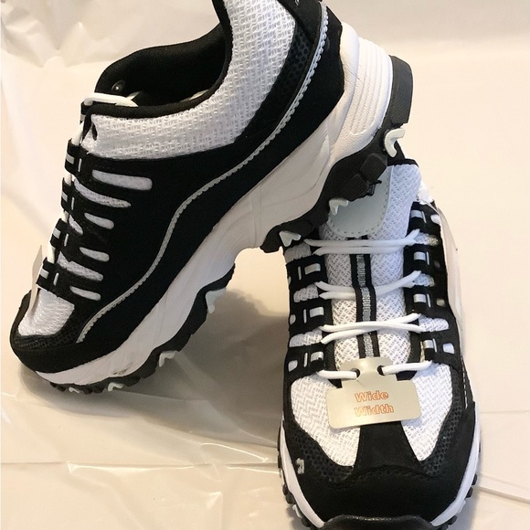 Avia Dual-Tone Athletic Shoes - Picture 2 of 6